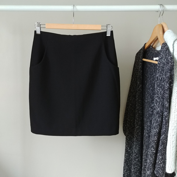 NWOT H&M Black Mini Skirt Zipper Detail Size 6